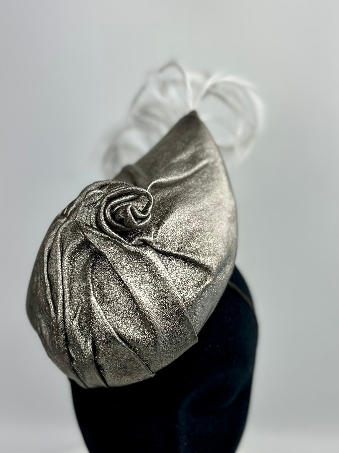 PRUDENCE Leather Percher