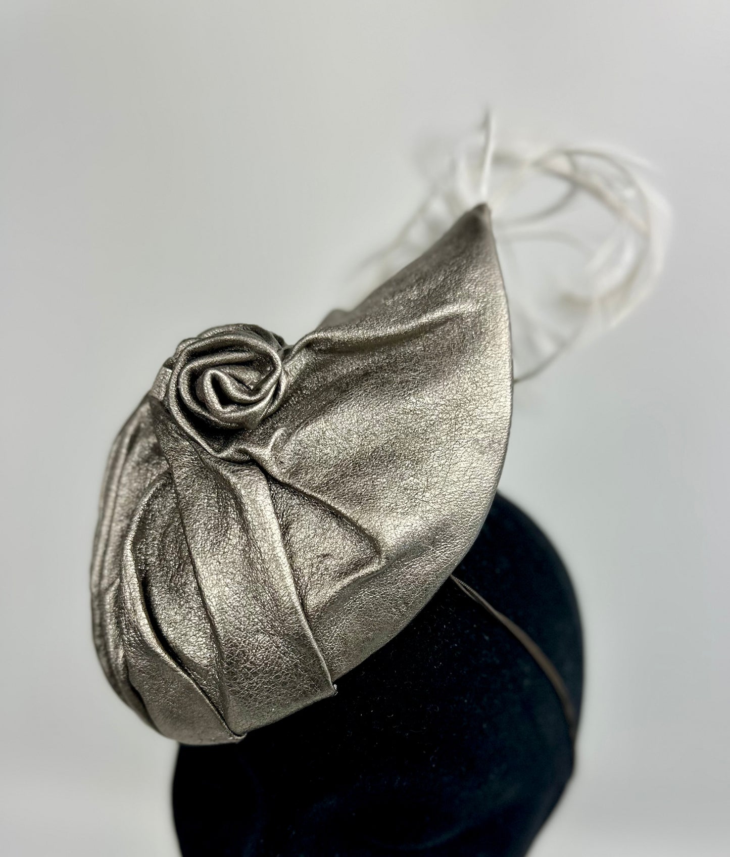 PRUDENCE Leather Percher