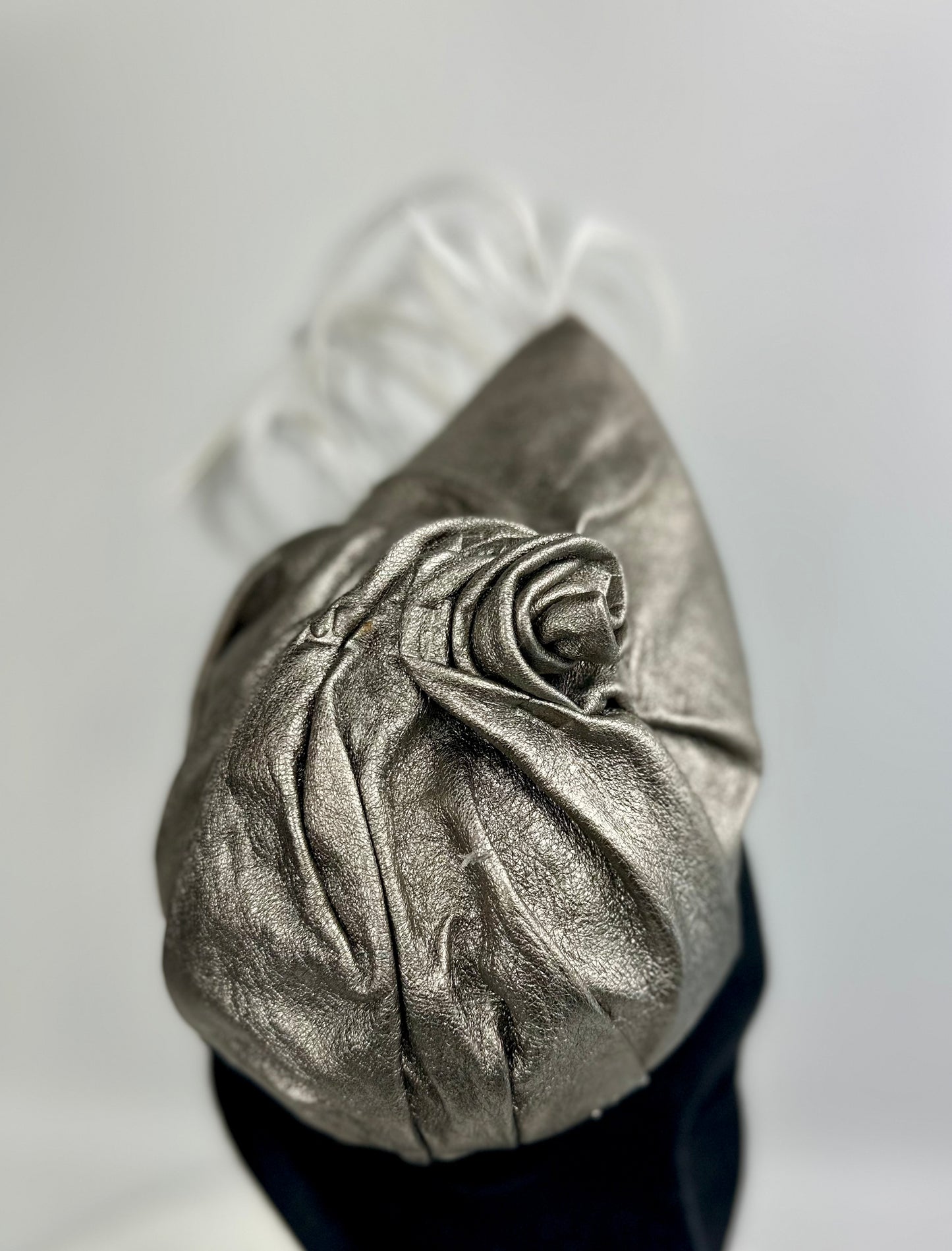 PRUDENCE Leather Percher