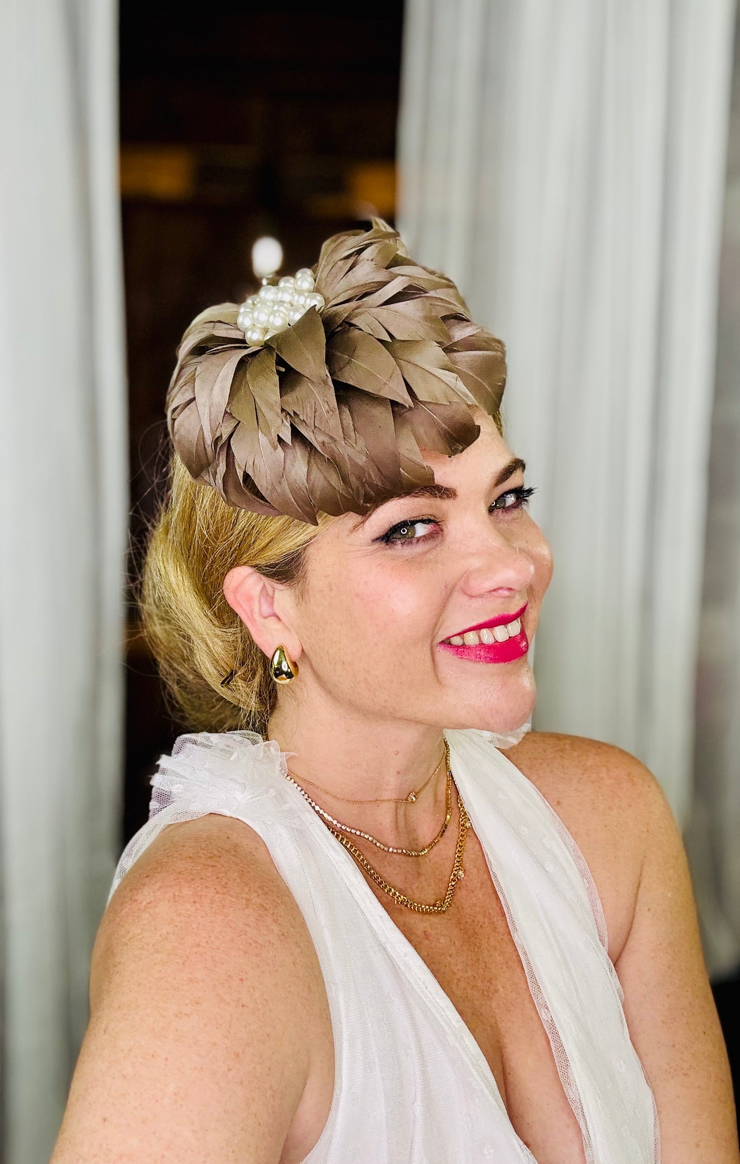GENEVIVE Feather Flower Hat