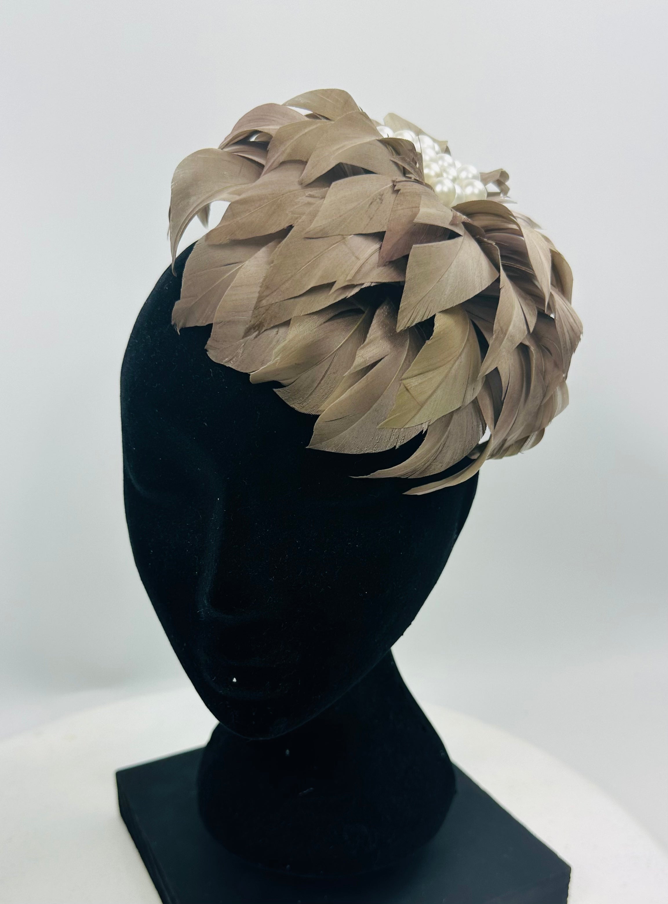 GENEVIVE Feather Flower Hat