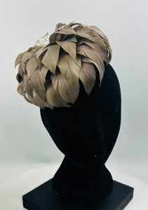 GENEVIVE Feather Flower Hat