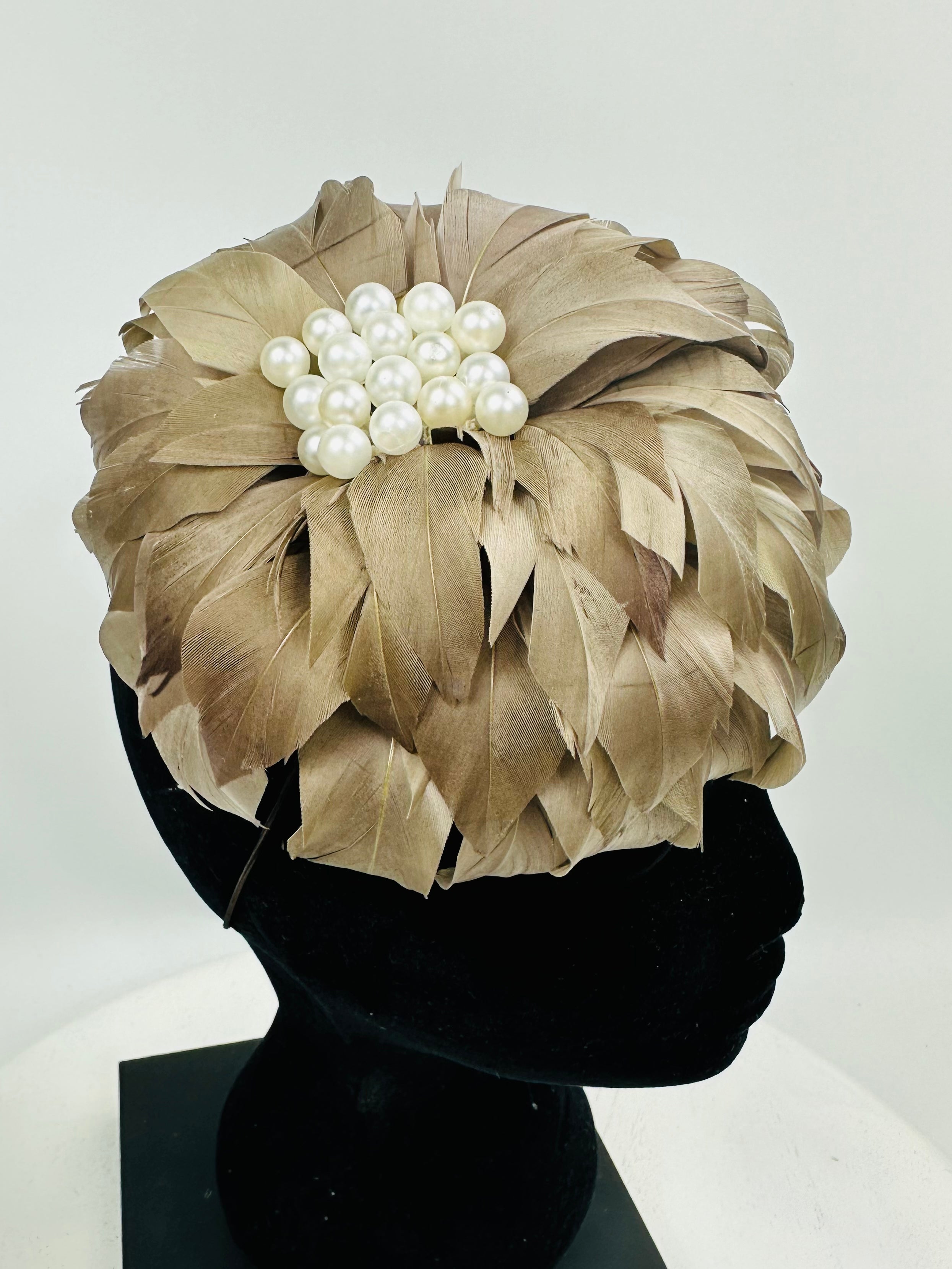 GENEVIVE Feather Flower Hat