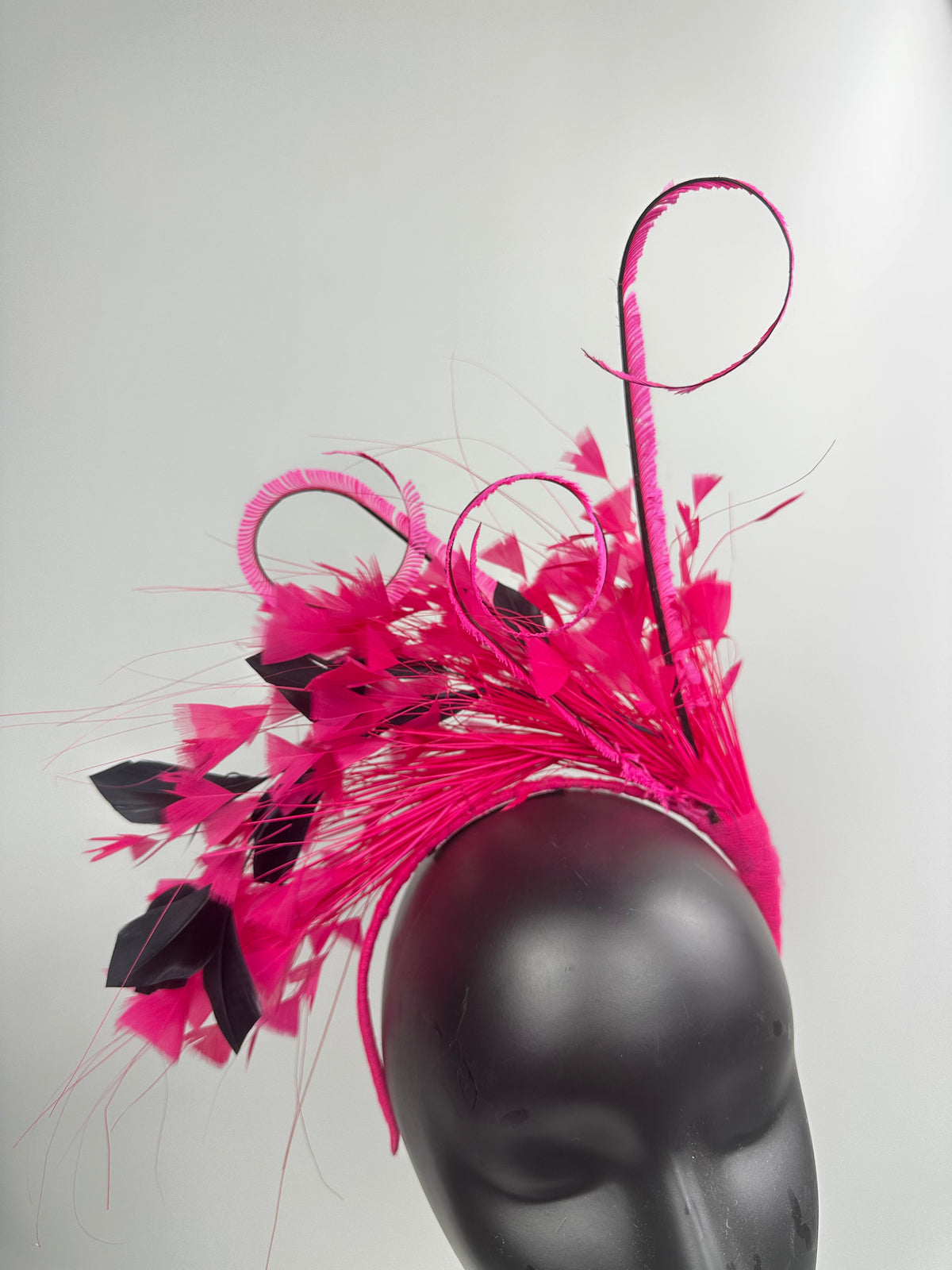 DELLA Hot Pink Fascinator