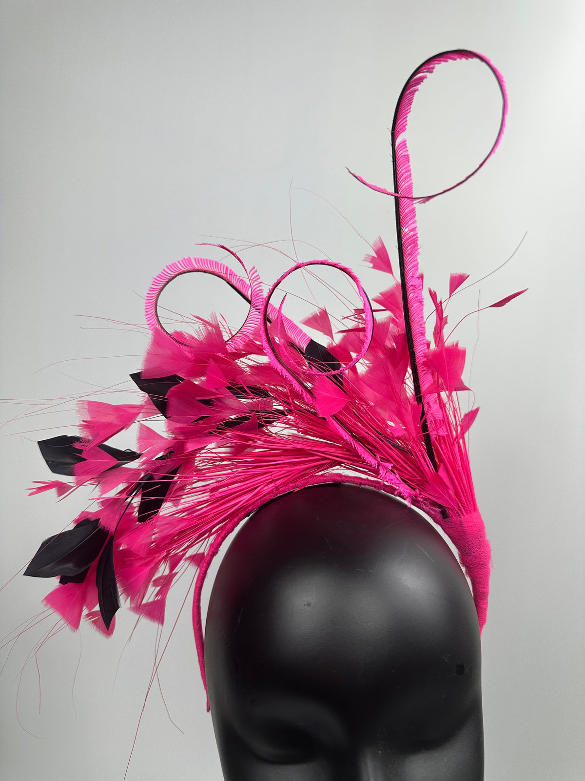 DELLA Hot Pink Fascinator