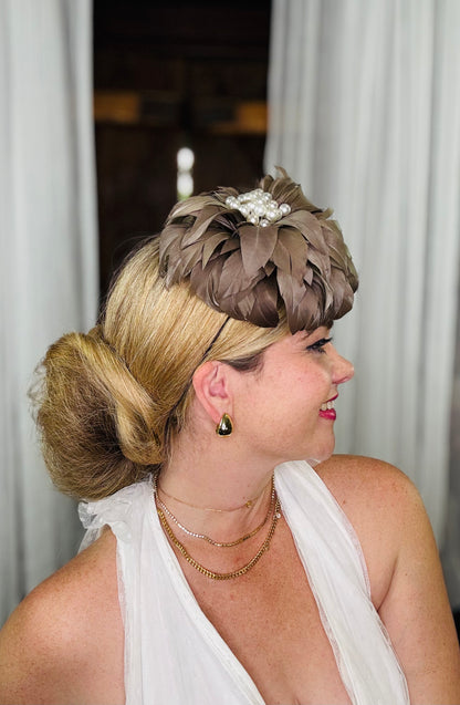 GENEVIVE Feather Flower Hat
