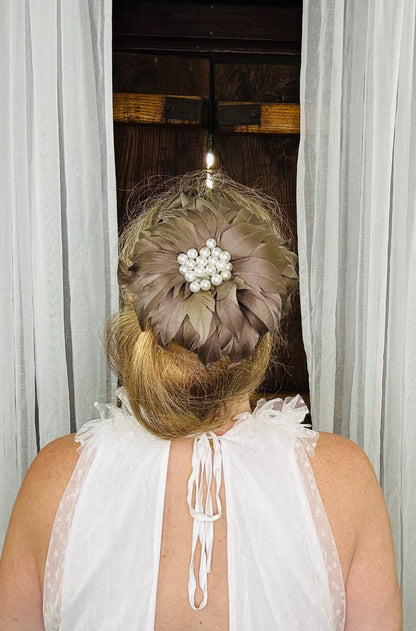 GENEVIVE Feather Flower Hat